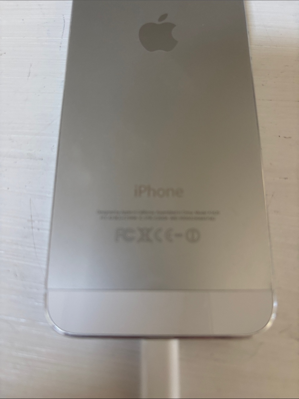 Apple iPhone 5 - White Front Smartphone - Picture 3 of 3